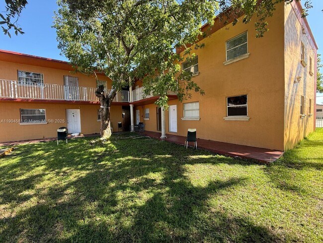 Building Photo - 1245 W 24th St