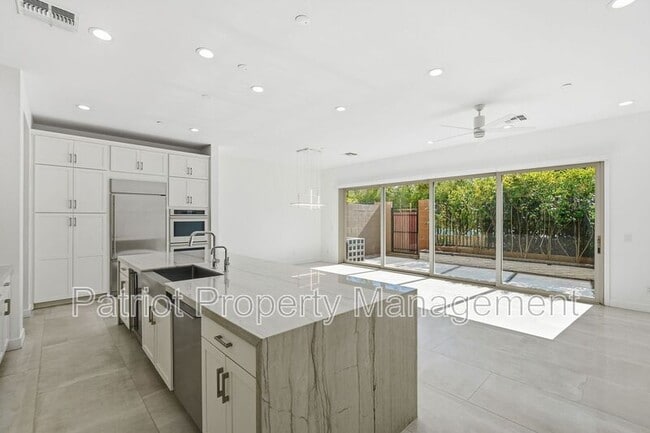 Building Photo - 7347 E Vista Bonita Dr