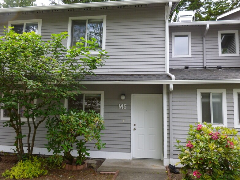 Building Photo - 1526 192nd St SE