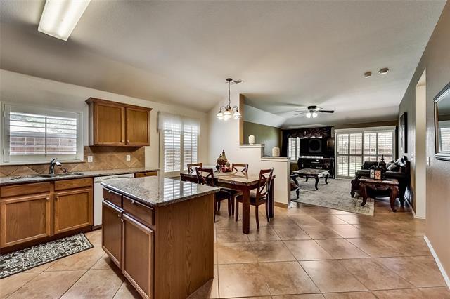 Building Photo - 1206 Periwinkle Dr