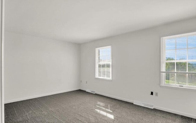 Building Photo - 653 Park Ridge Dr