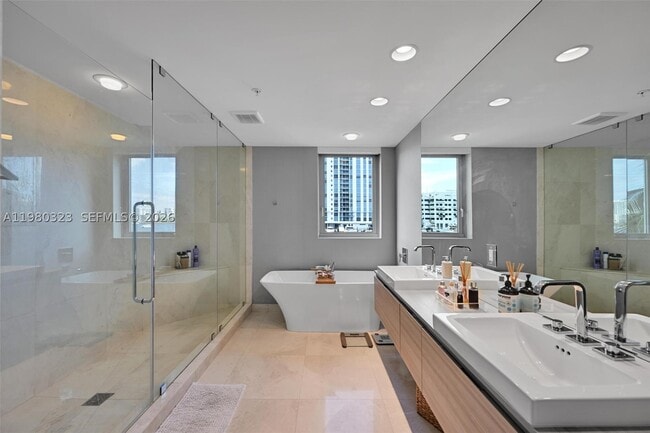 Building Photo - 17111 Biscayne Blvd