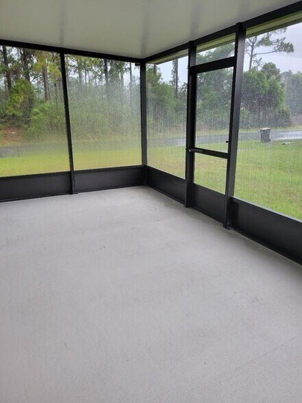 Screen Porch - 701 Avalon St SE