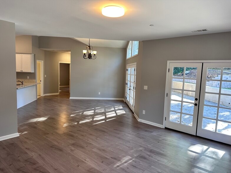 Building Photo - 5371 Topeka Dr