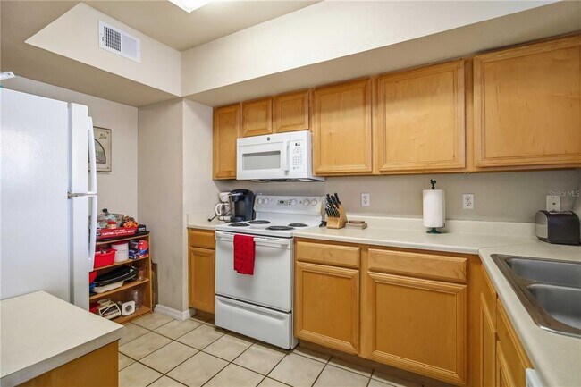 Building Photo - 1000 Villagio Cir