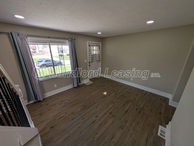 Building Photo - Updated 3-Bedroom Home with Private Upper Suite & Detached Garage