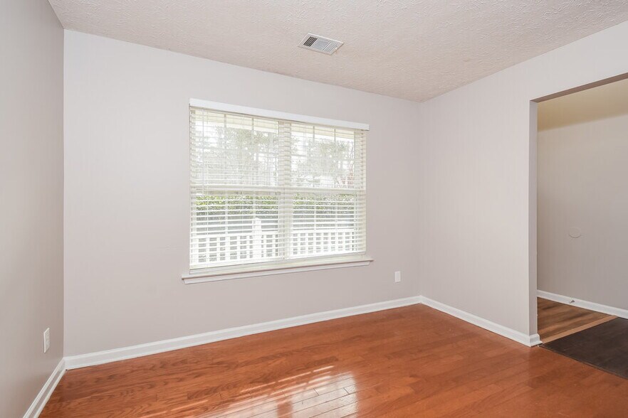 Building Photo - 41 Creekmoore Ct