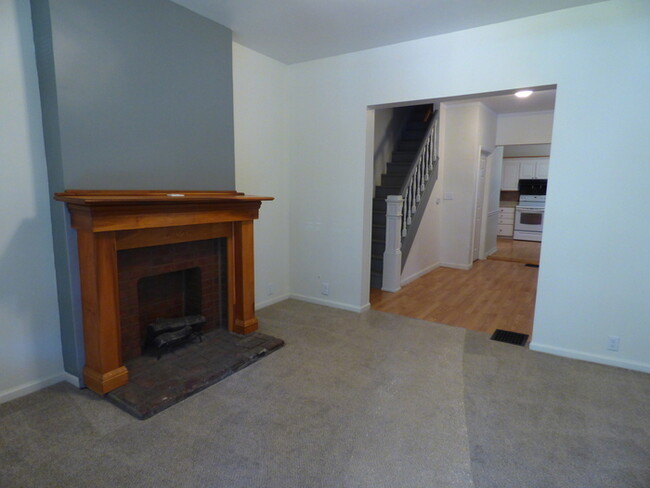 Building Photo - Merion Village 2 BR