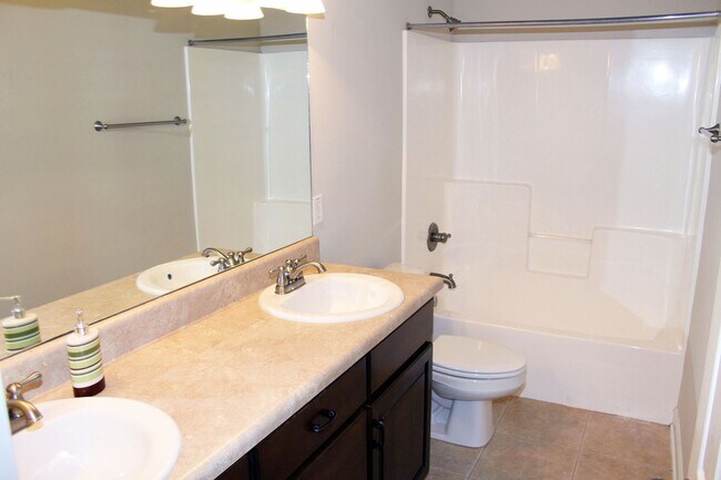 Building Photo - 113 Stonehedge Dr