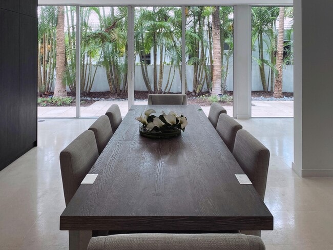 Building Photo - 243 Venetian Dr