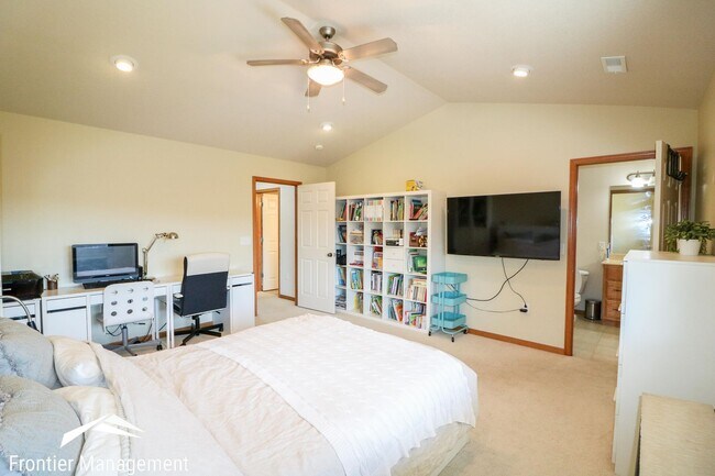 Building Photo - 416 Stone Grove Dr