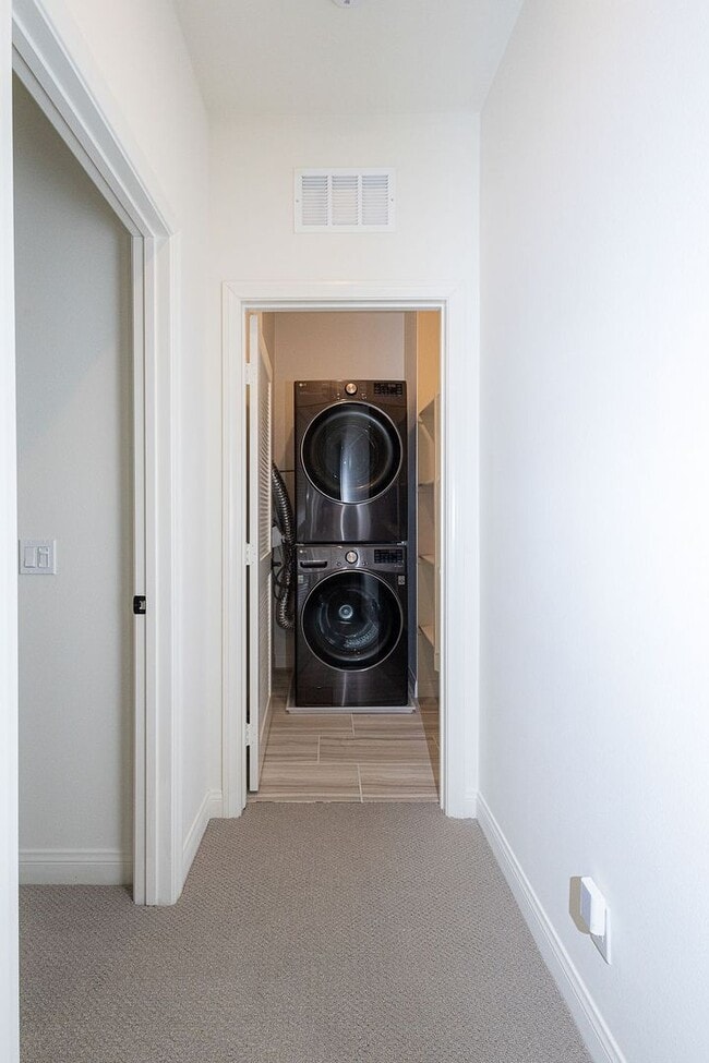 Building Photo - Bright and Airy Split-Level Townhouse in W...