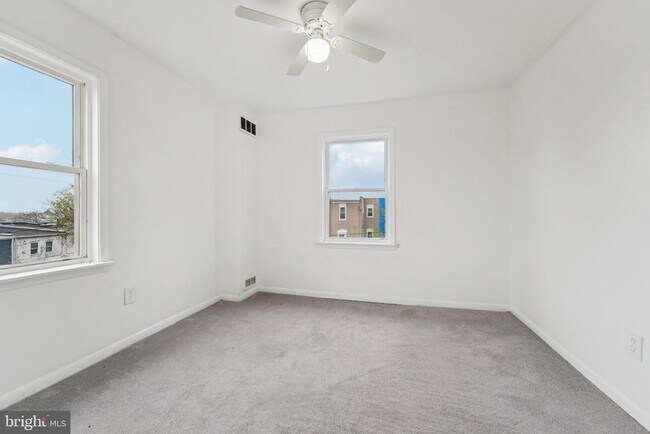 Building Photo - 800 Stoll St