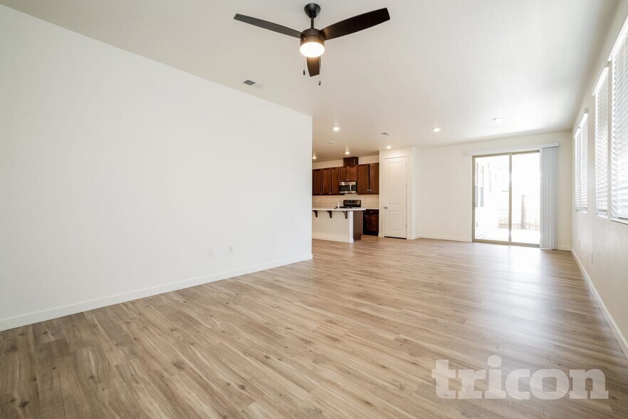 Building Photo - 733 Desert Sage Ct