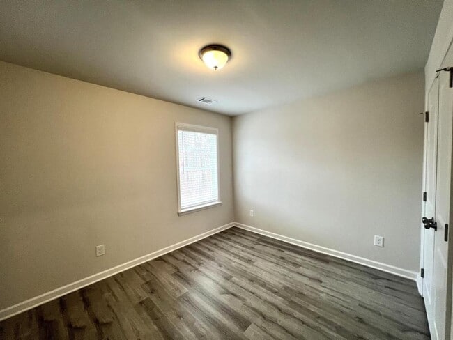 Building Photo - 149 Chase Xing