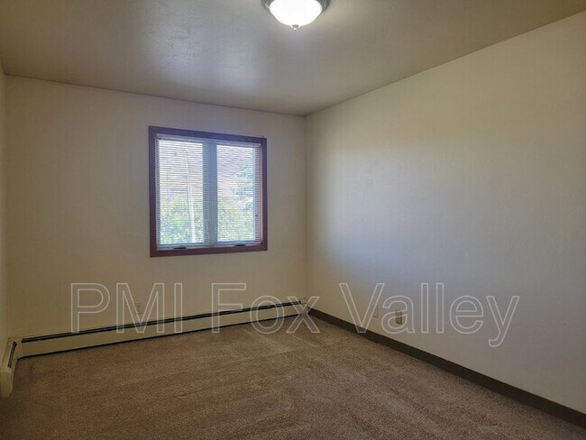 Building Photo - 104 Sycamore Dr