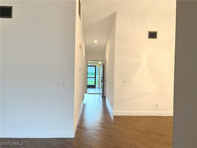 Building Photo - 10740 Regent Cir