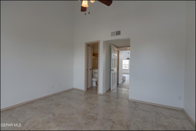Building Photo - 894 Melville Ln