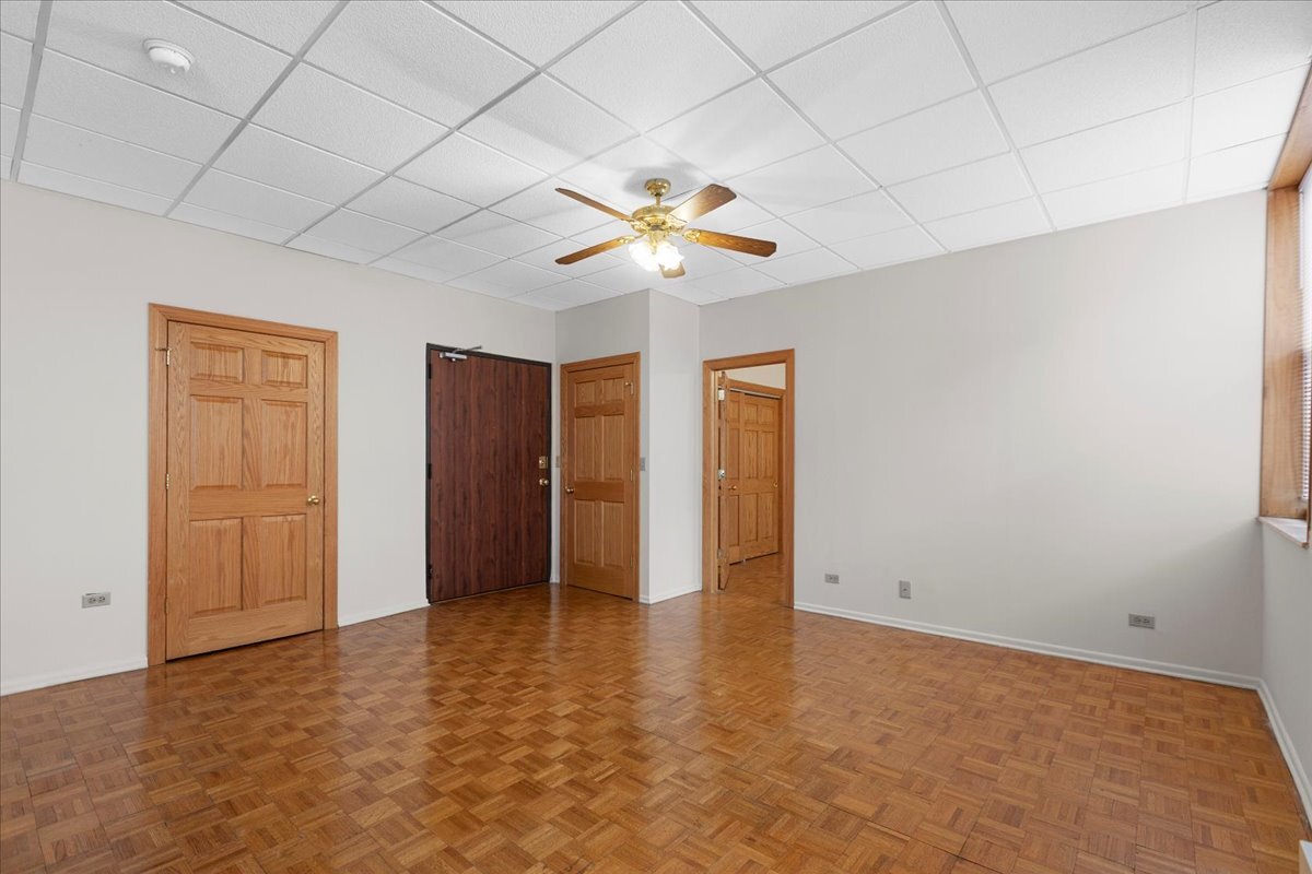 Building Photo - 620 W Belmont Ave