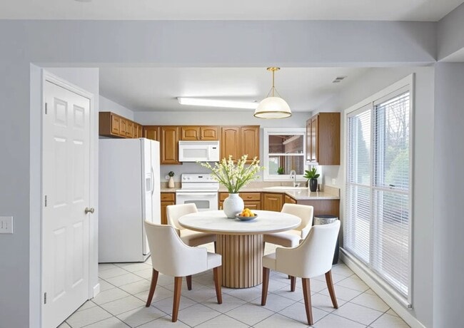 Building Photo - Darling 2 Bedroom Home in Brandermill