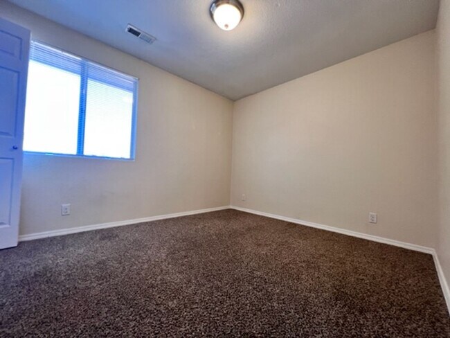 Building Photo - 6529 W Douglas St