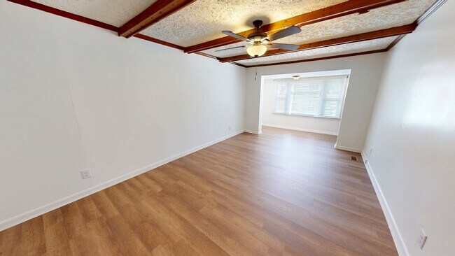 Building Photo - 3 Bedroom with 2 Living Rooms & finished b...