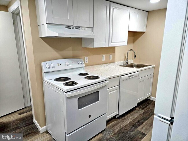 Building Photo - 14 West Ave