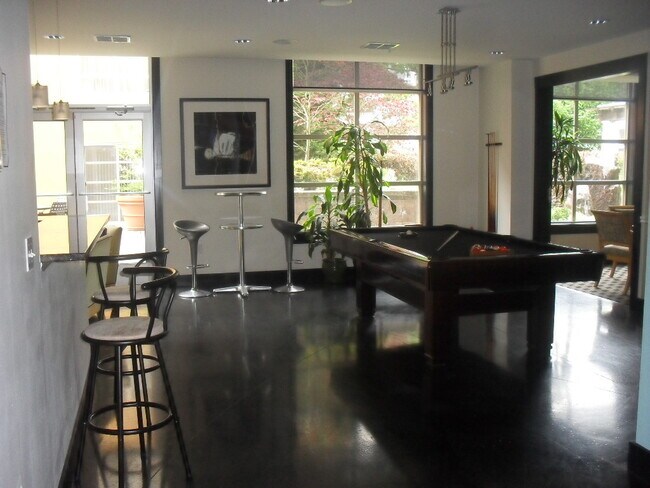 Building Photo - Downtown Bellevue One Bedroom One Bath Con...