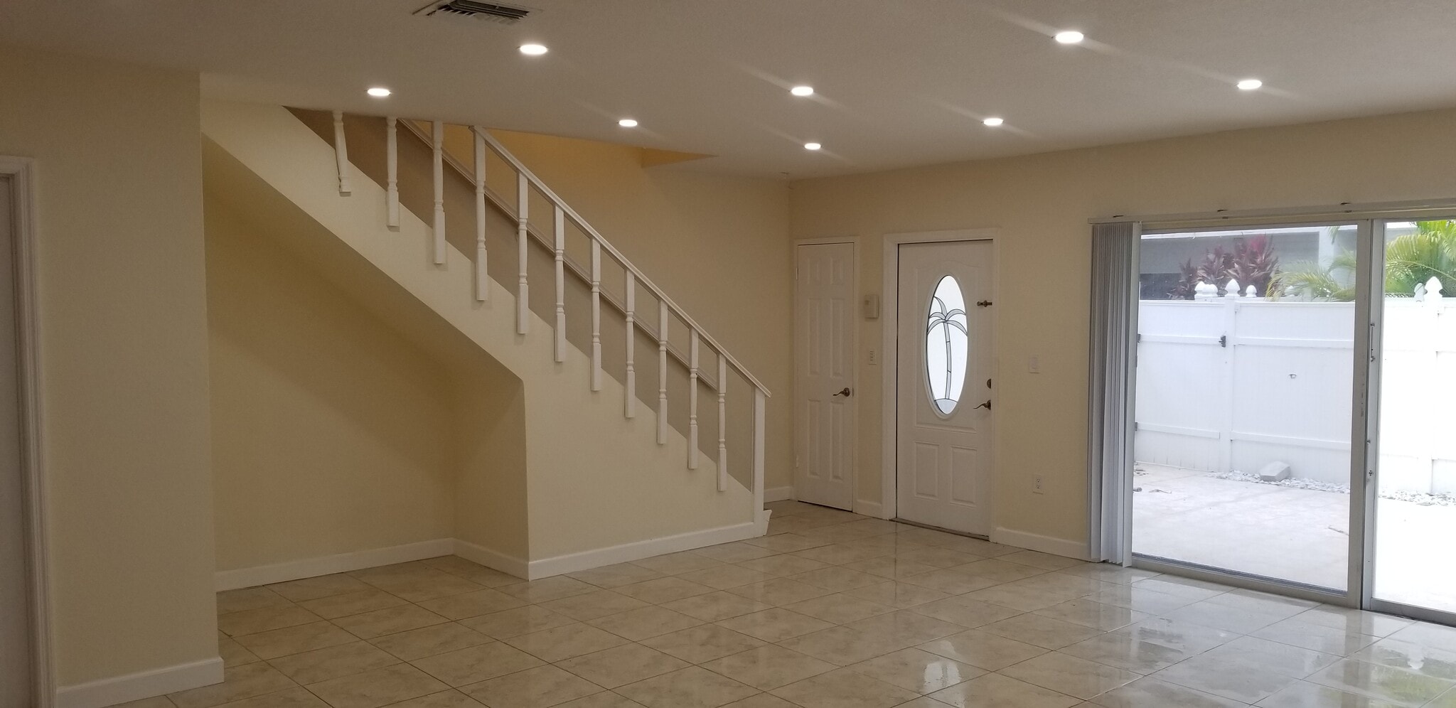 Building Photo - 802 Raymond St