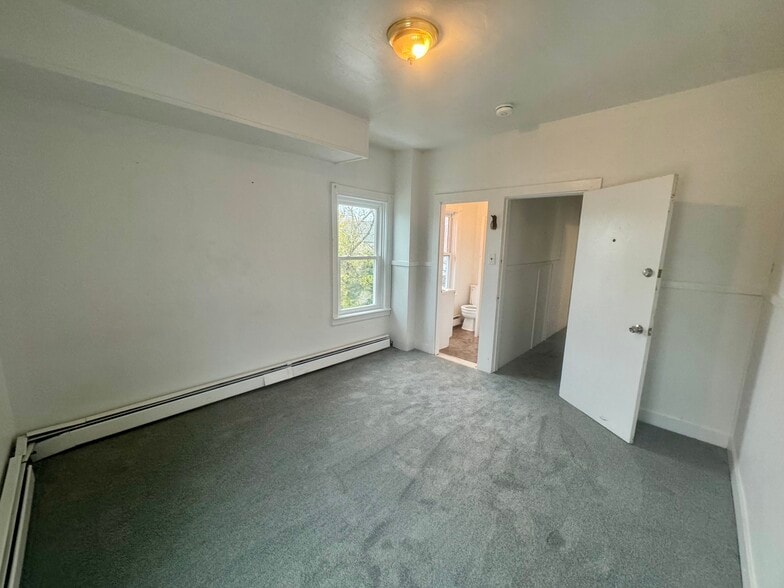 Building Photo - 61 John St