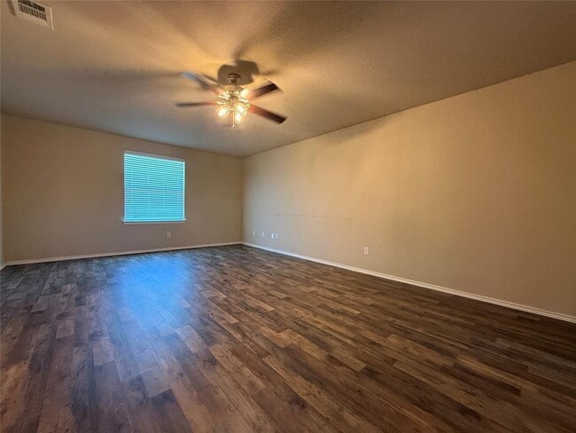 Building Photo - 301 Comal Run