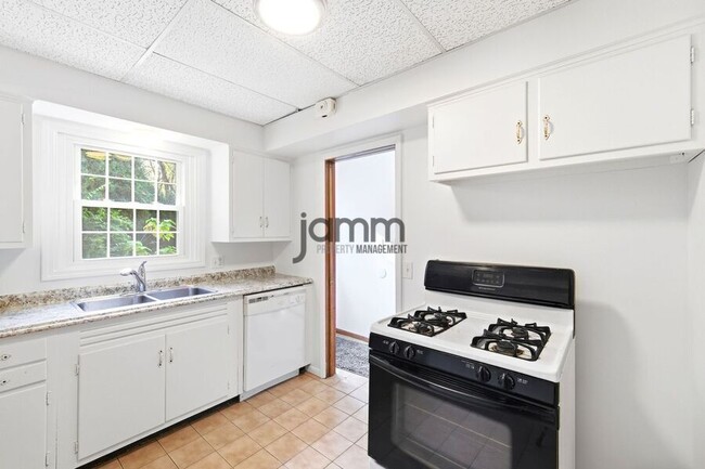 Building Photo - 8983 Highland Dr