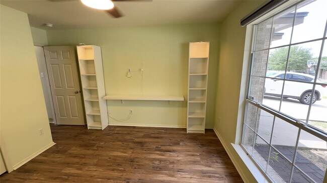 Building Photo - 700 Sweet Leaf Ln
