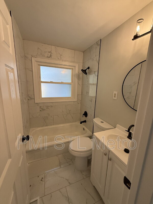 Building Photo - 10432 Balmoral Dr