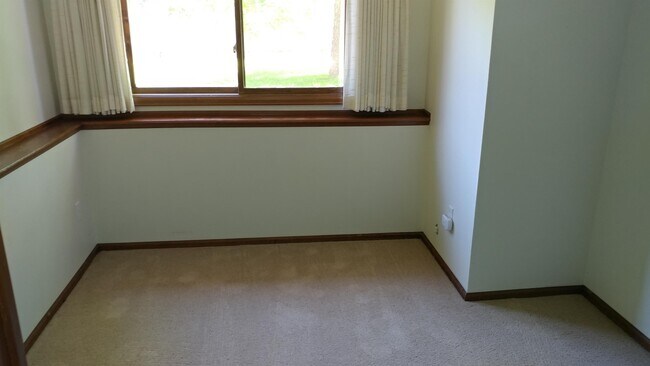 Building Photo - 2900 Eindborough Dr