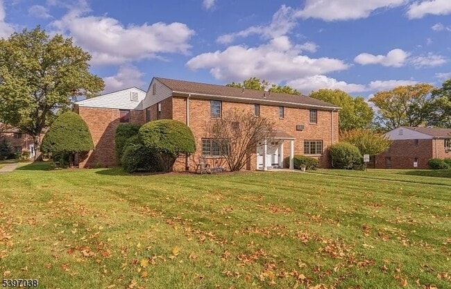 Building Photo - 85 Troy Dr