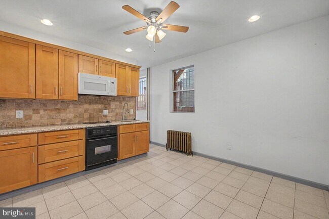 Building Photo - 1425 Jackson St