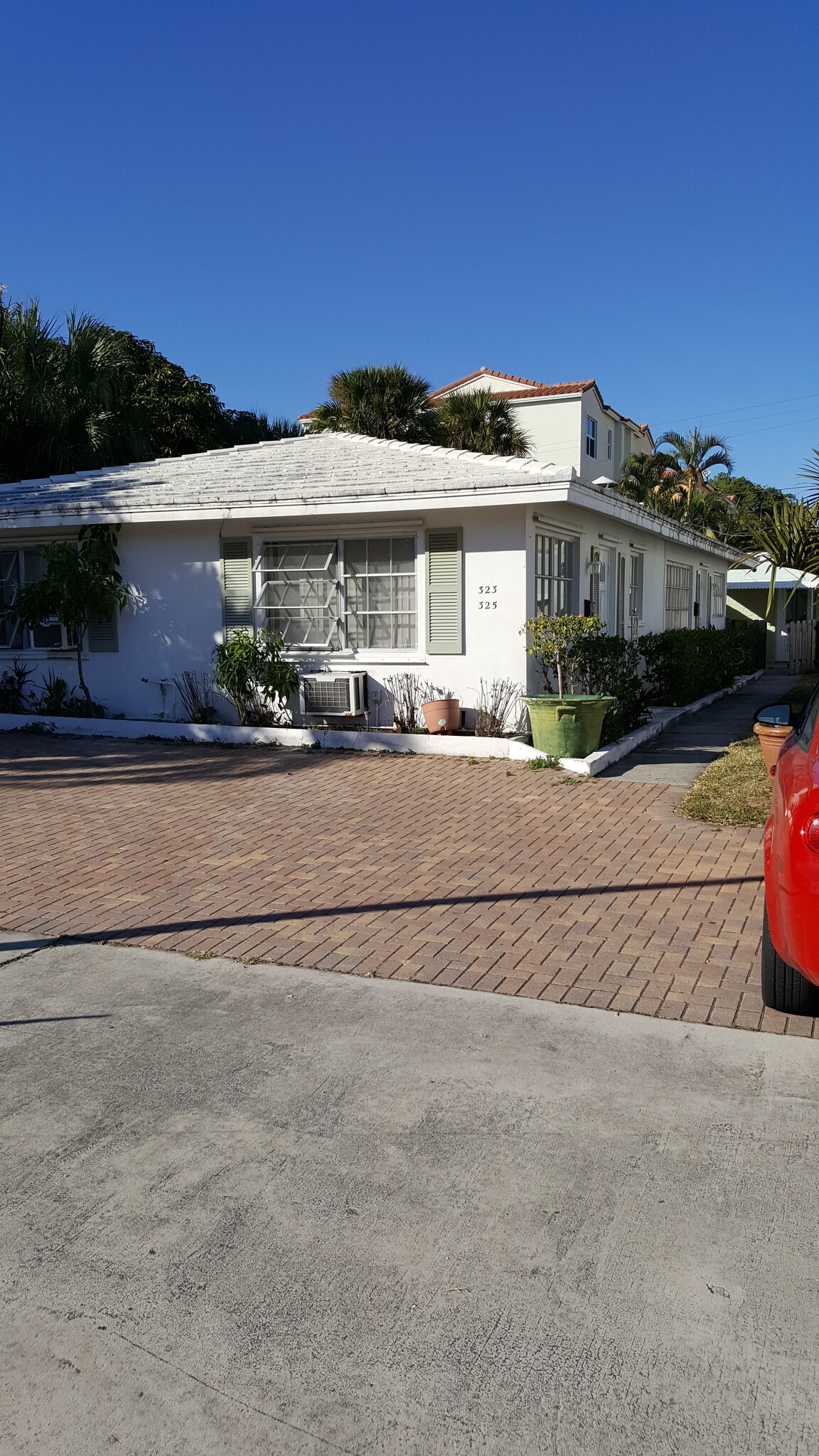 Building Photo - 325 Kenilworth Blvd