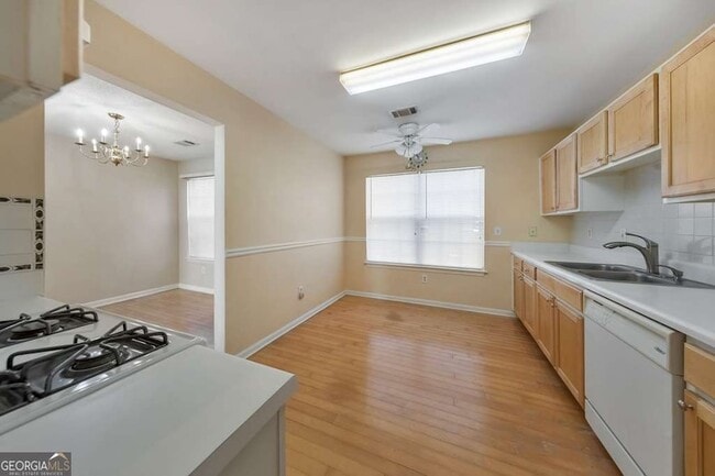 Building Photo - 2025 Baramore Oaks Dr