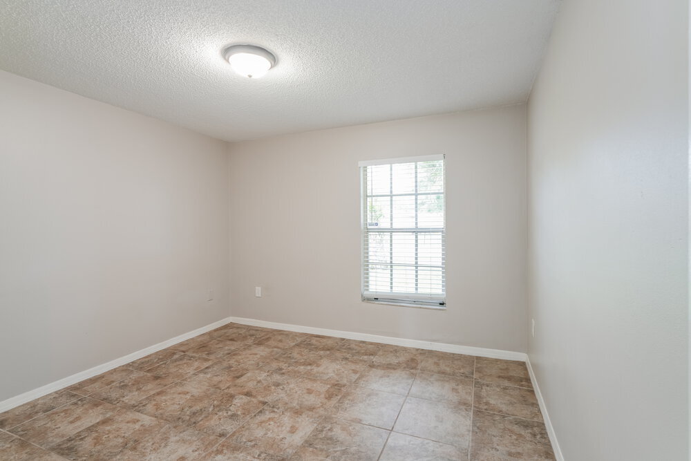 Building Photo - 634 Hemlock Ln