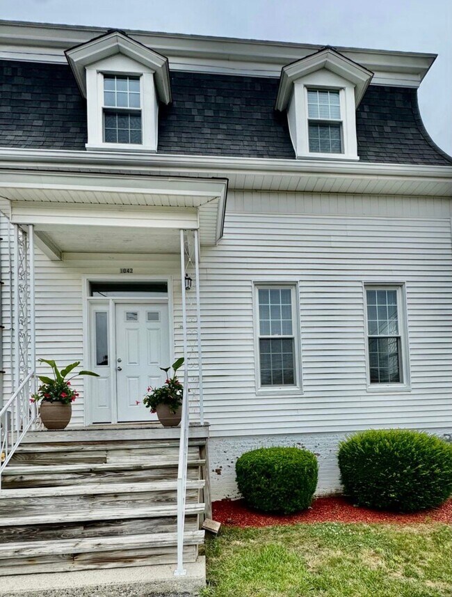 Building Photo - 1042 Prospect St