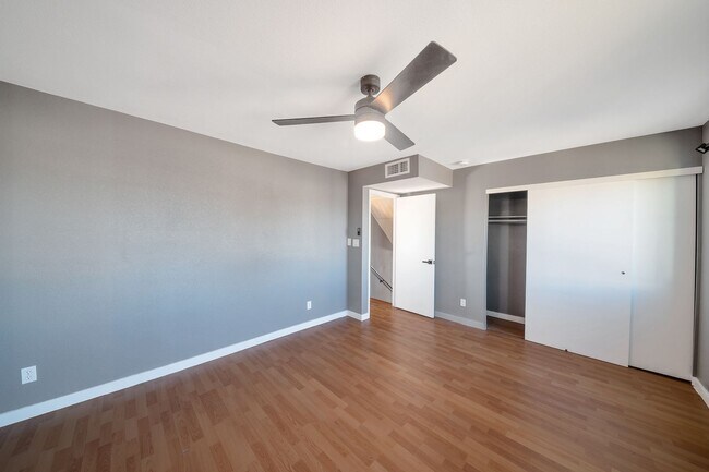 Building Photo - Large 6 Bed/3 Bath house close to ASU with awesome backyard