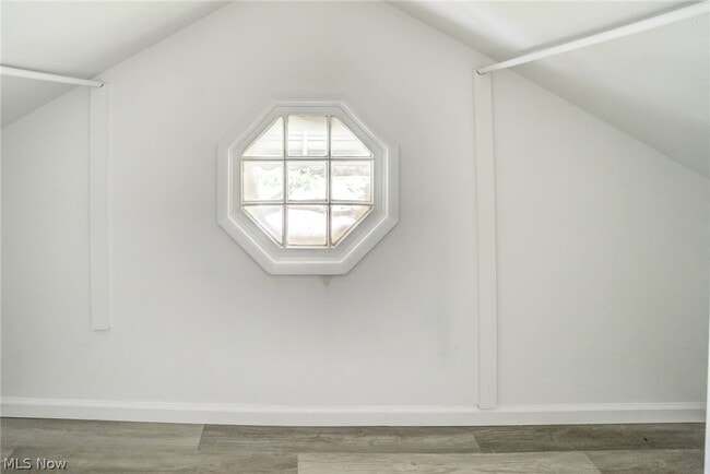 Building Photo - 1343 Victory Dr