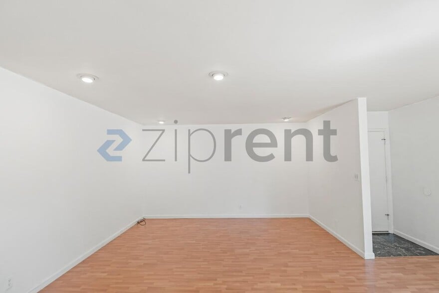 Building Photo - Unit 378
