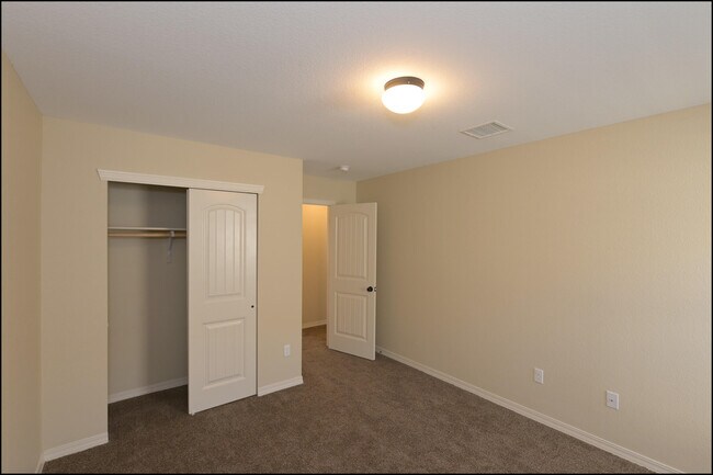 Building Photo - 3131 Red Orchard Dr