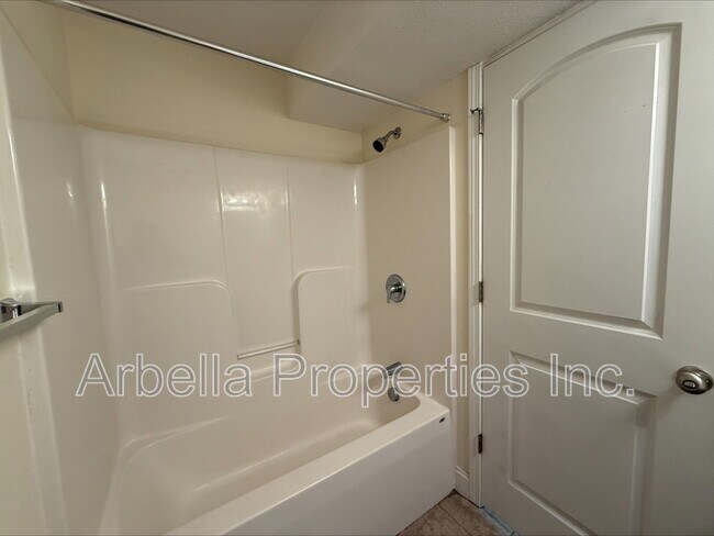 Building Photo - 128 Leach Dr