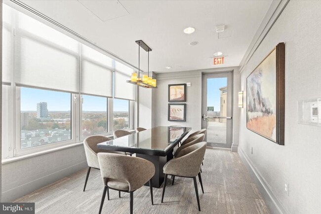 Building Photo - 8220 Crestwood Heights Dr