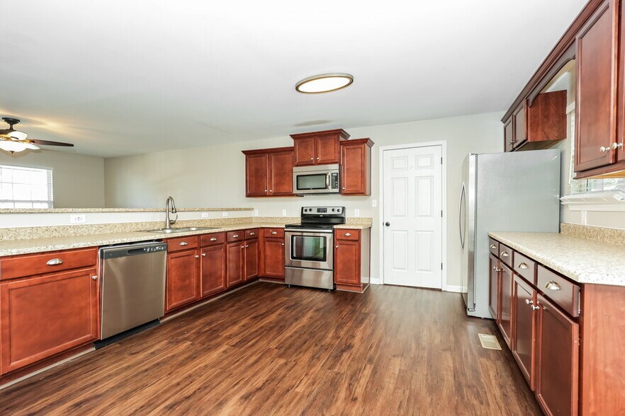 Building Photo - 2010 Slayton Dr