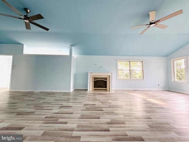 Building Photo - 3614 Lakeside Dr