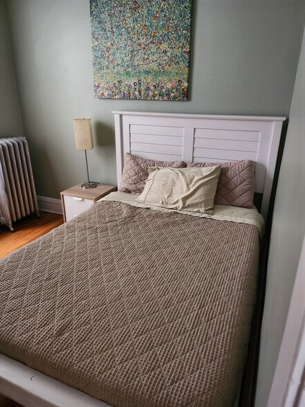 Bedroom 1 - 5437 N Ashland Ave